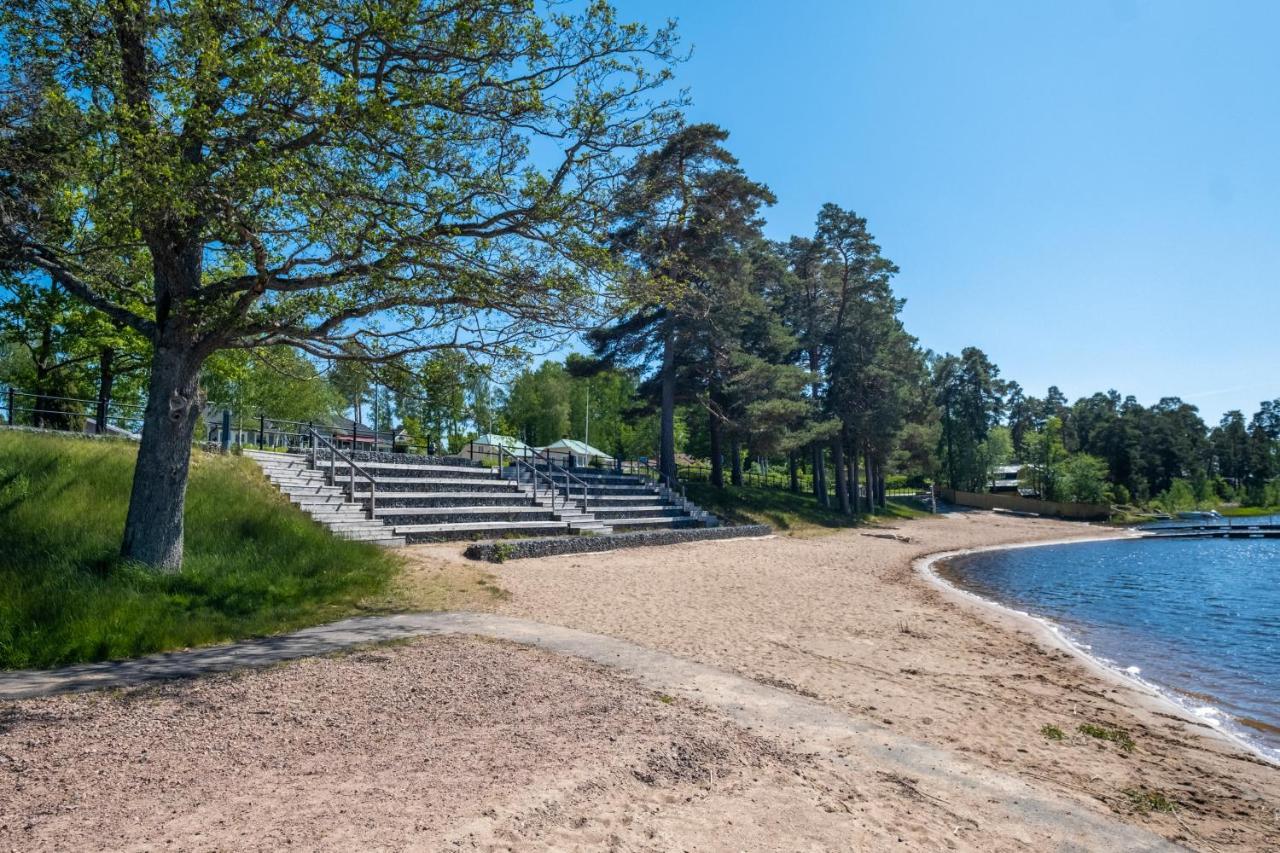 Krongarden Vandrarhem Kristinehamn Bagian luar foto